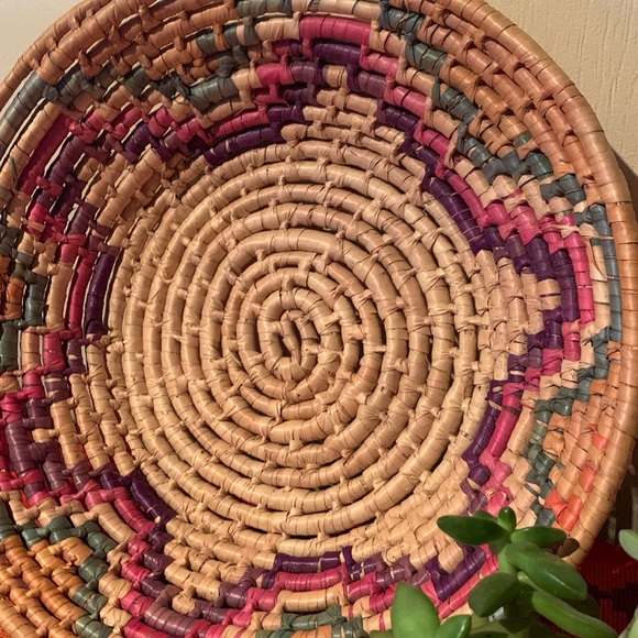 Vintage handwoven coil basket - Picture 2 of 4